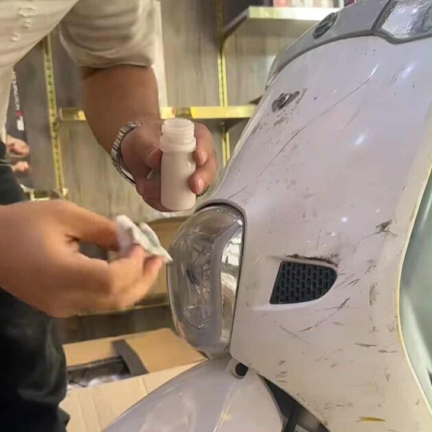 منتج تلميع أضواء السيارة